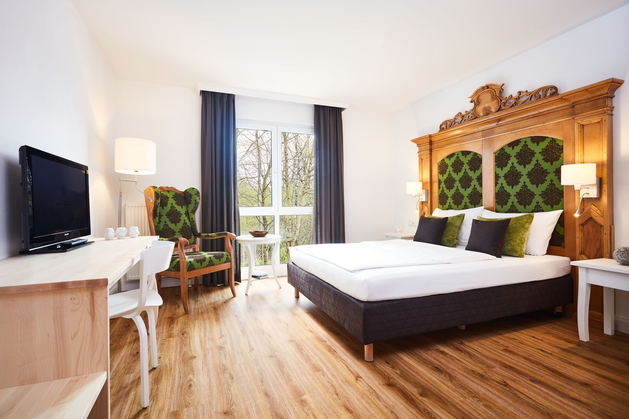 PREMIUM, QUEEN BED