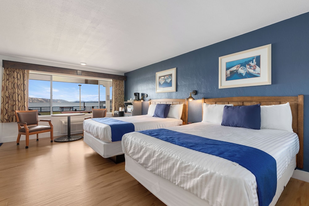 Room, 2 Queen Beds, Lake Front