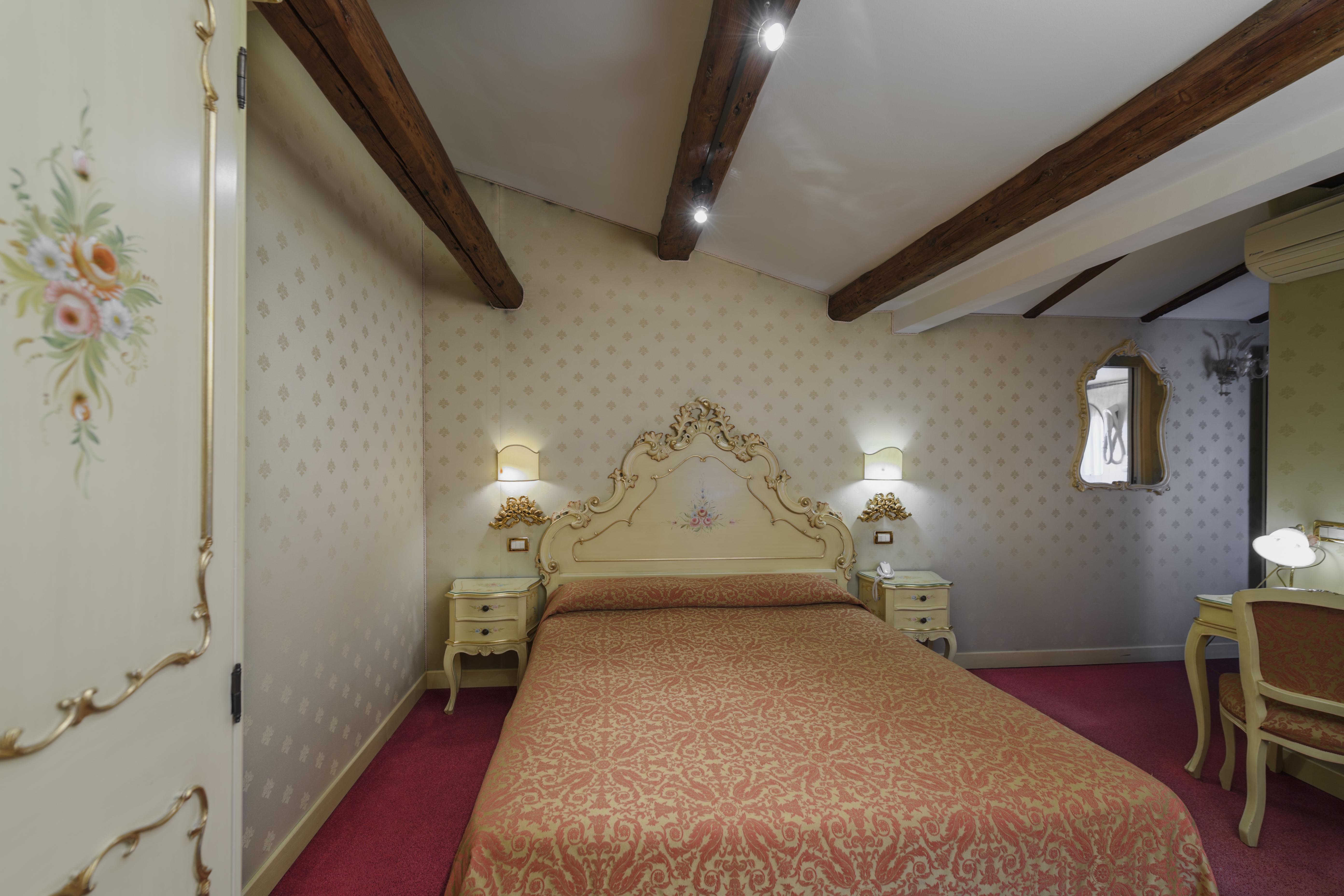 Room at Locanda Al Leon, VENICE