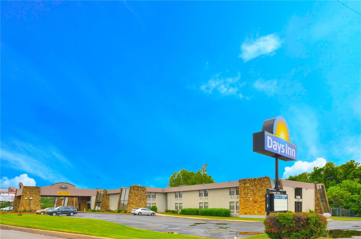 Days Inn by Wyndham Southern Hills/ORU 34/36