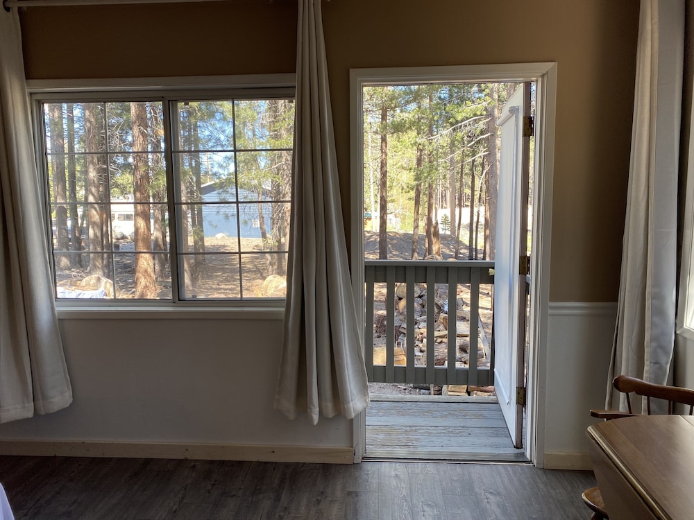 Cinnamon Bear Inn 50/80
