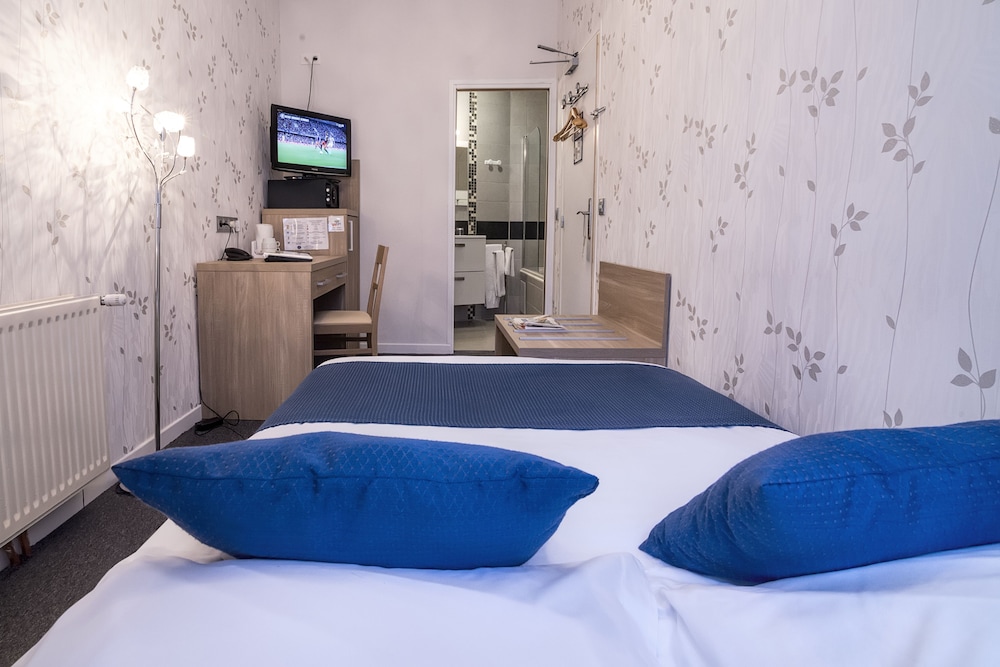 ROOM, SINGLE
