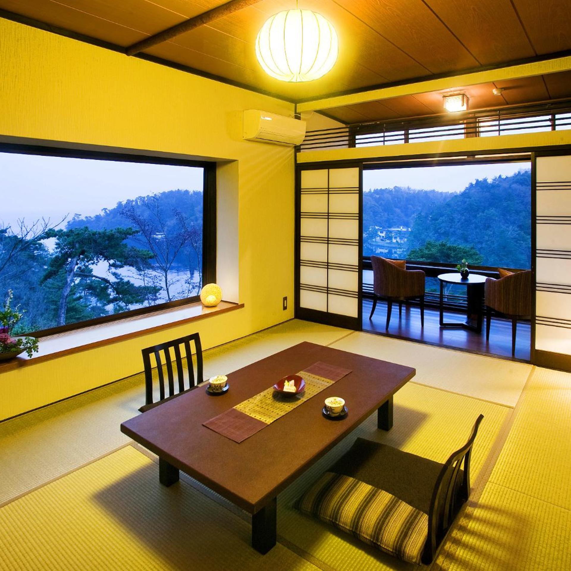 Japanese, Deluxe, Twin Beds, Ocean Front, Shared Bathroom