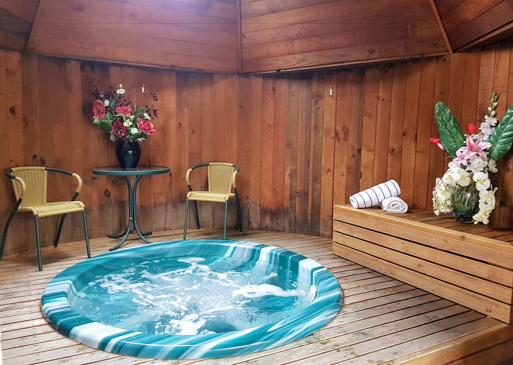 Distinction Te Anau Hotel and Villas 28/68