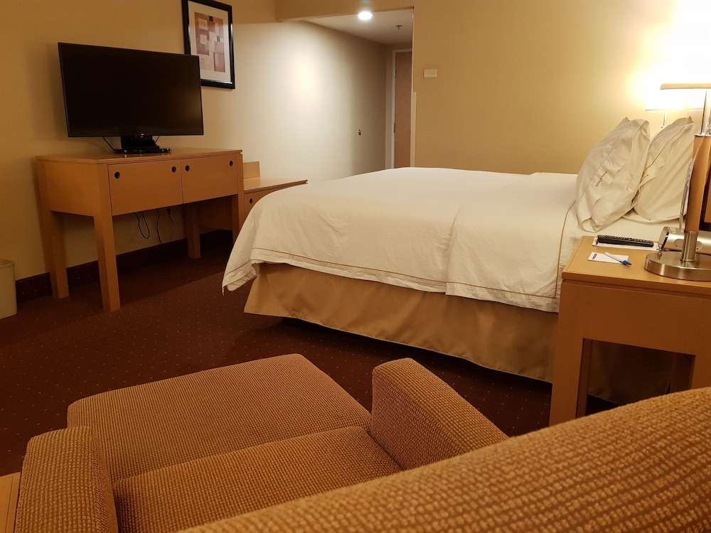 Holiday Inn Express Saltillo Zona Aeropuerto 18/40