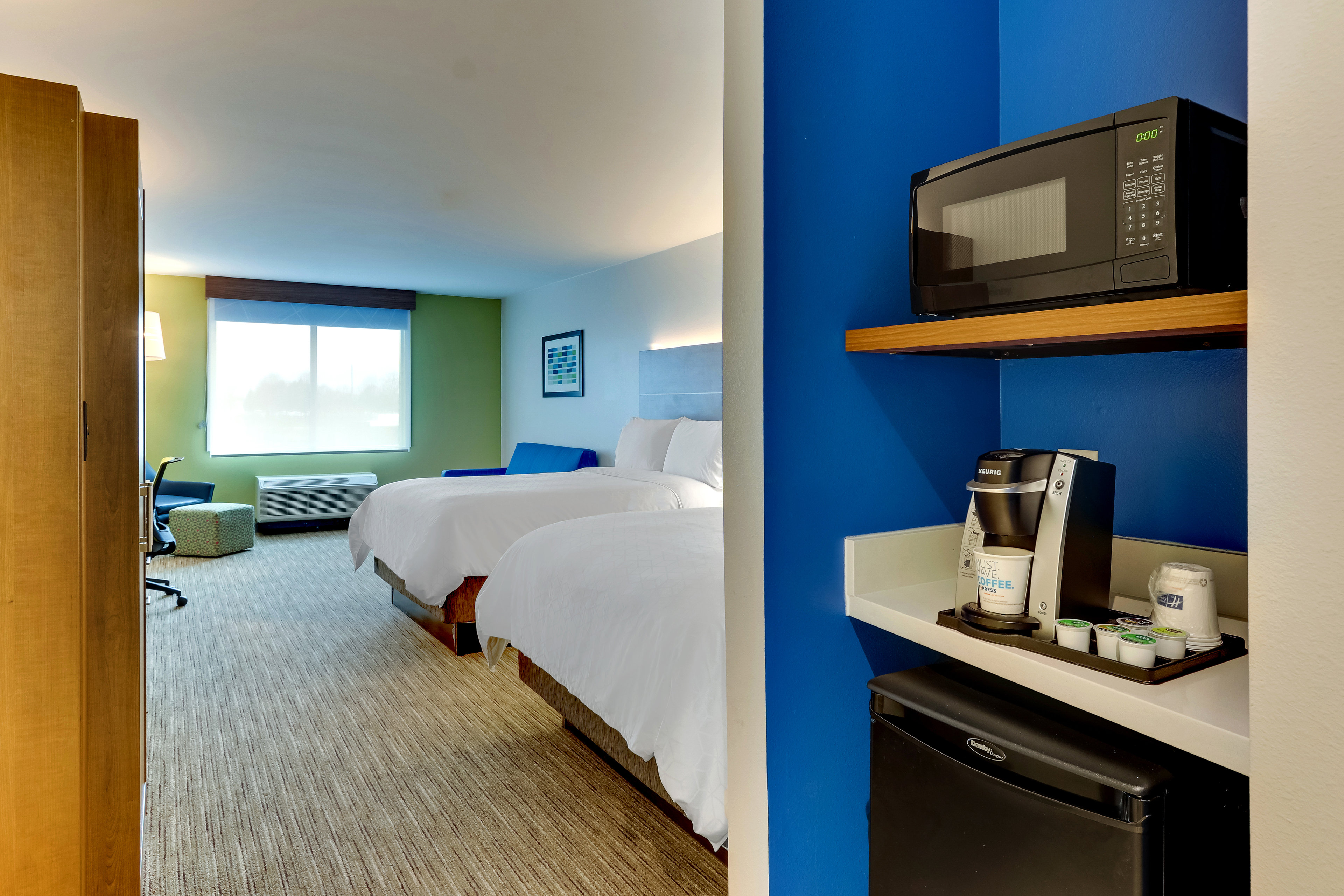 Holiday Inn Express and Suites Dawsonville 72/74