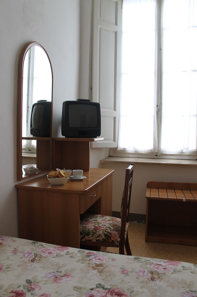 Croce Di Savoia Hotel 26/35