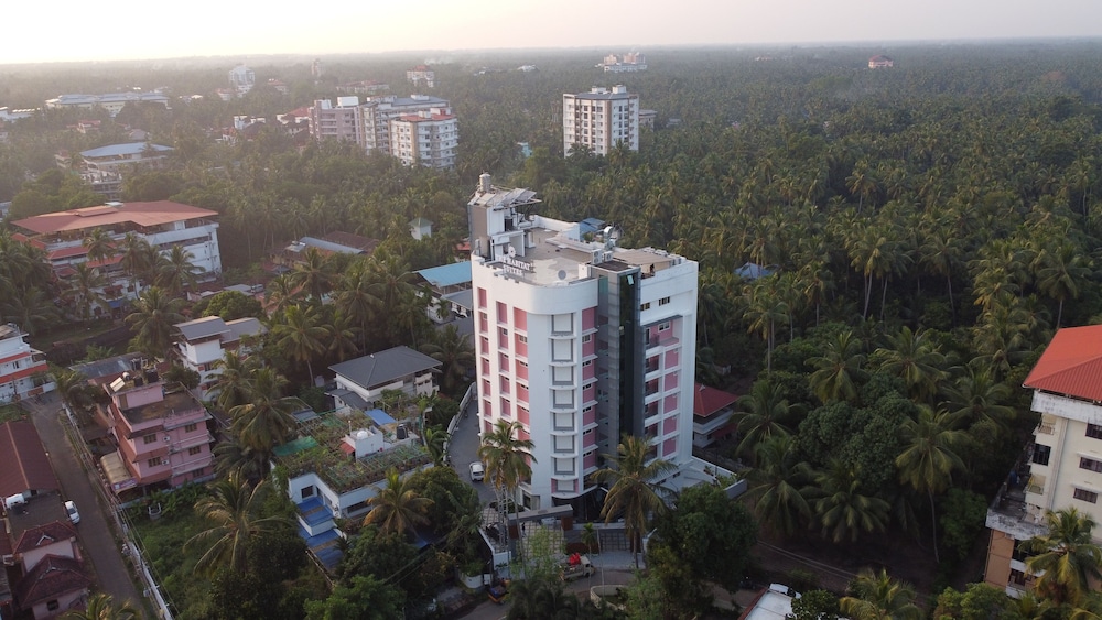 The Habitat Suites 6/50