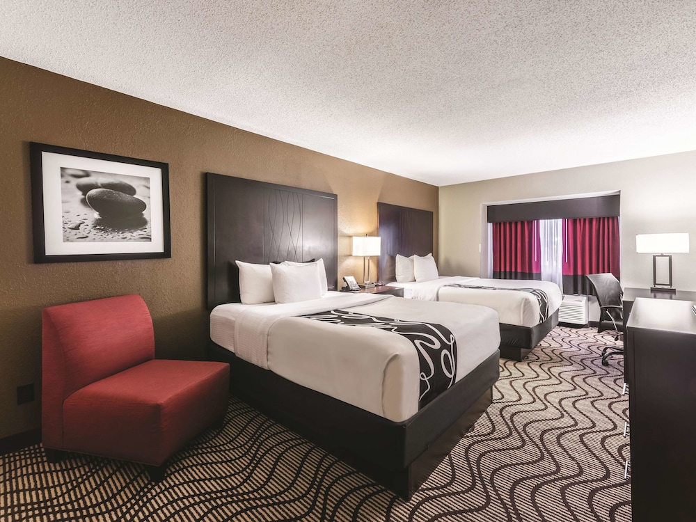 La Quinta Inn & Suites by Wyndham Collinsville - St. Louis 16/42