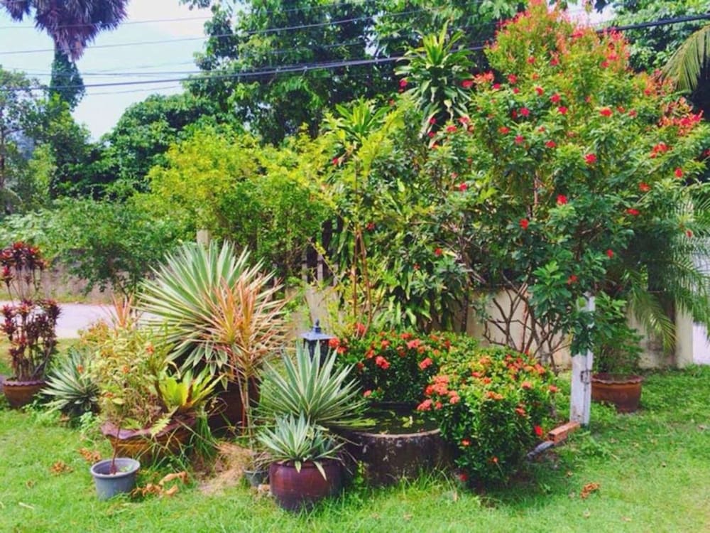 Ron's Bungalow 15/20