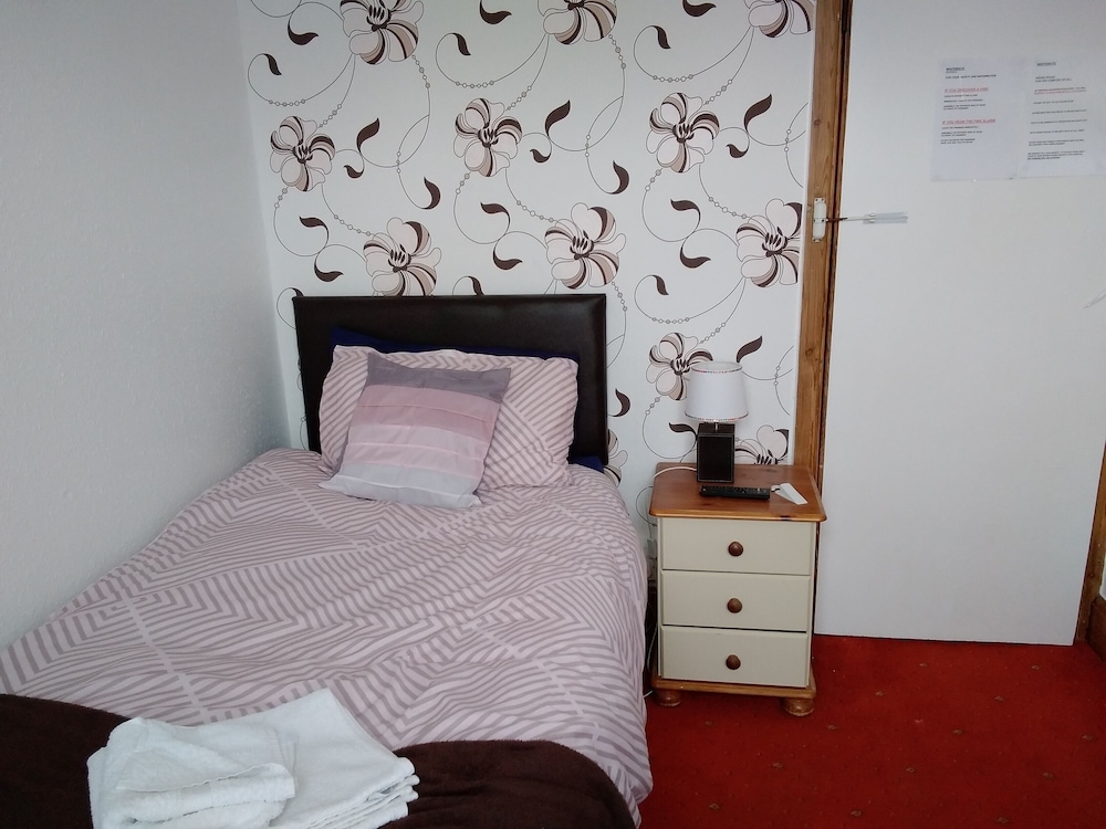 Whiteways Hotel 12/34