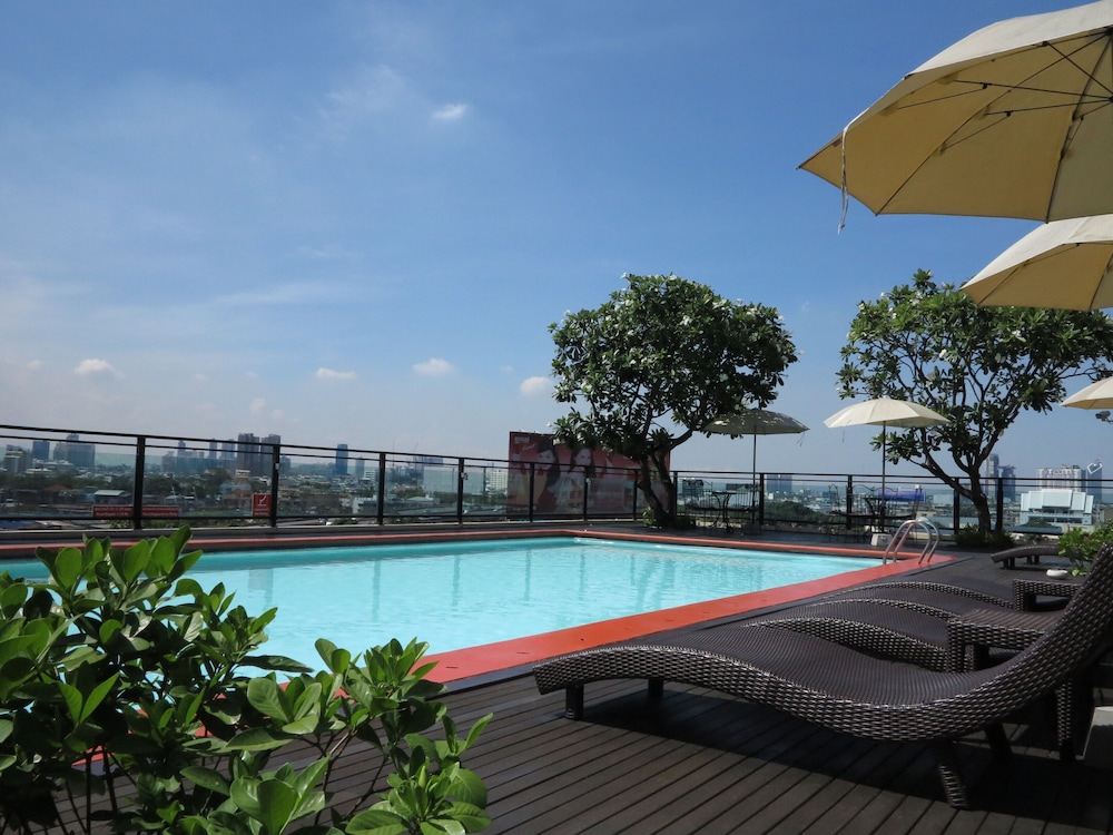 The Grand Sathorn 54/56