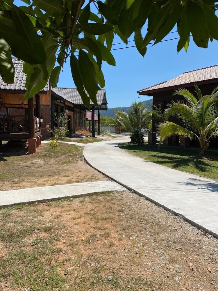 Padimas Village Inn 39/47