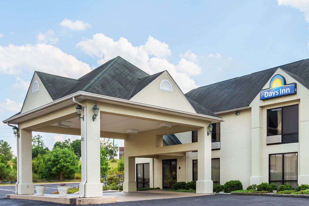 Days Inn by Wyndham Sanford 3/25