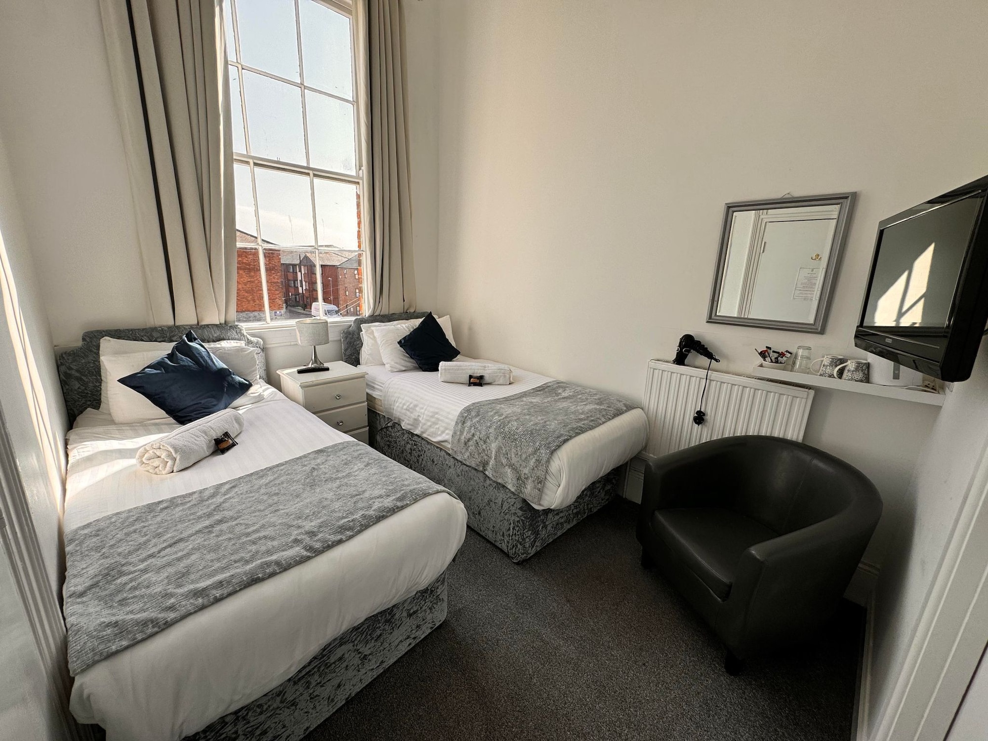 Bronze, Twin Beds, Small