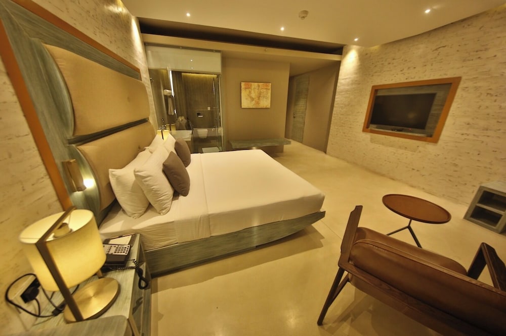 Pledgescape Negombo 18/50