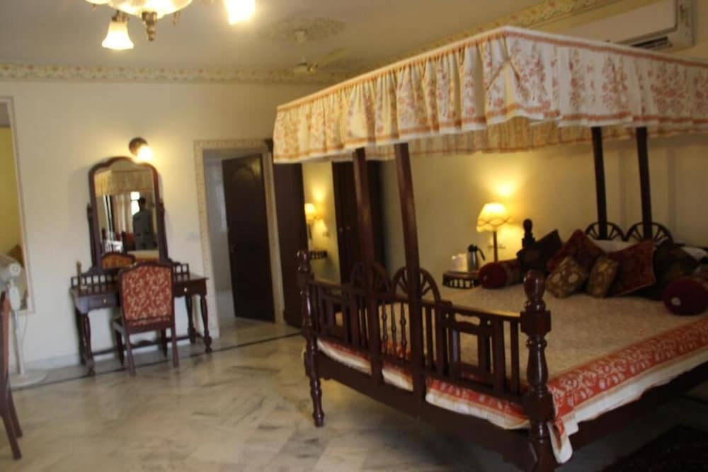 AMAR MAHAL 22/35