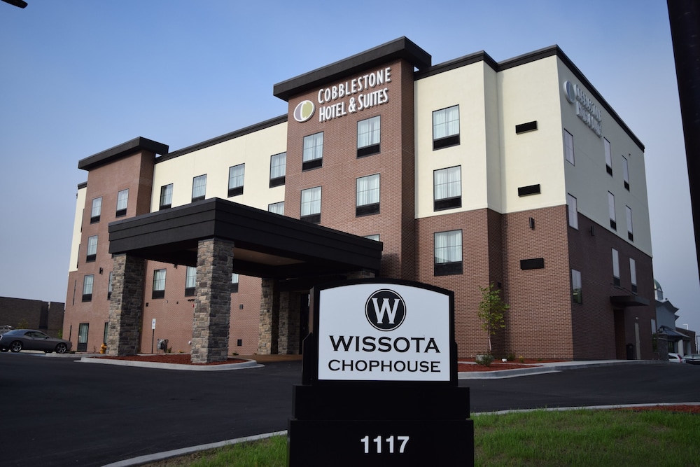 Cobblestone Hotel & Suites – Stevens Point 1/55