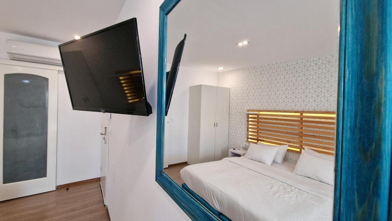 Suite, King Bed, Hot Tub