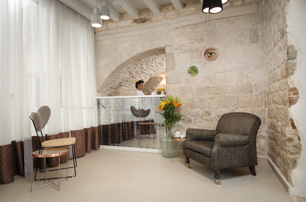 Xii Century Heritage Hotel 48/66