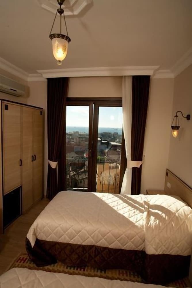 ROOM, TRIPLE, SEA VIEW