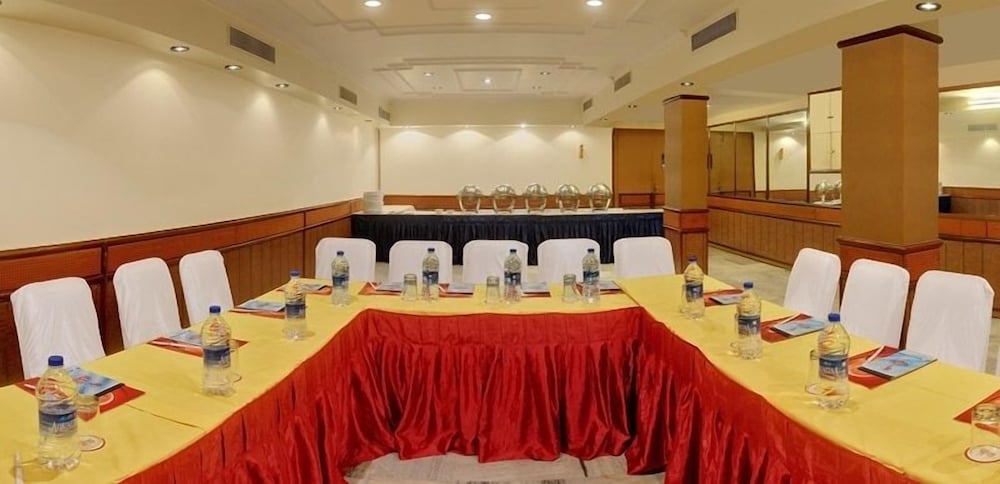 Hotel Kanchandeep 30/38