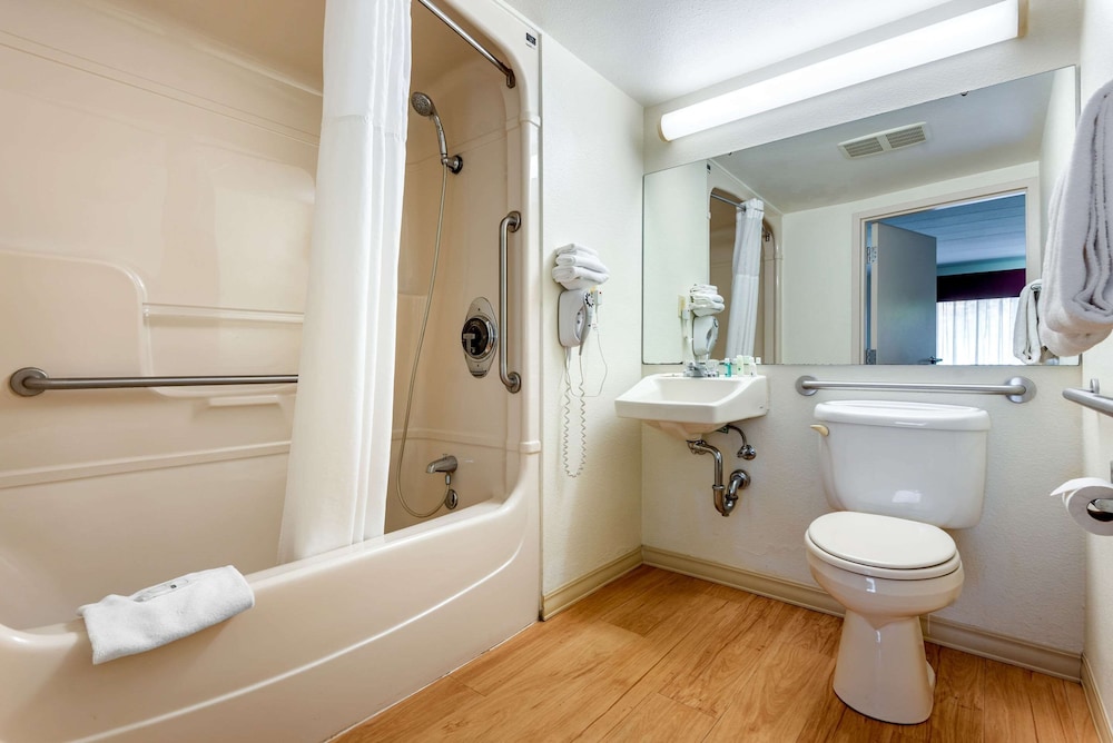 Quality Inn Falconer - Jamestown 44/44
