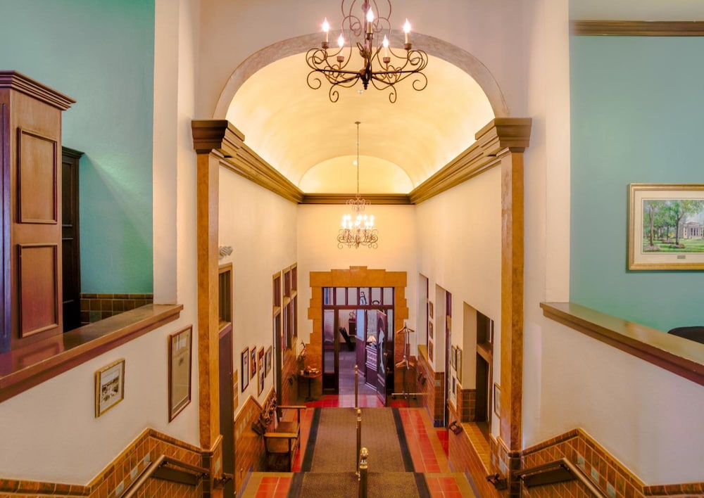 Hassayampa Inn 54/61