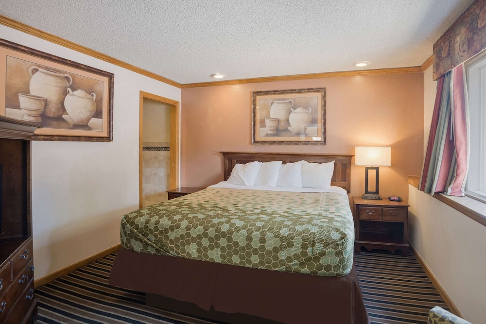 Rodeway Inn Colorado Springs 8/21