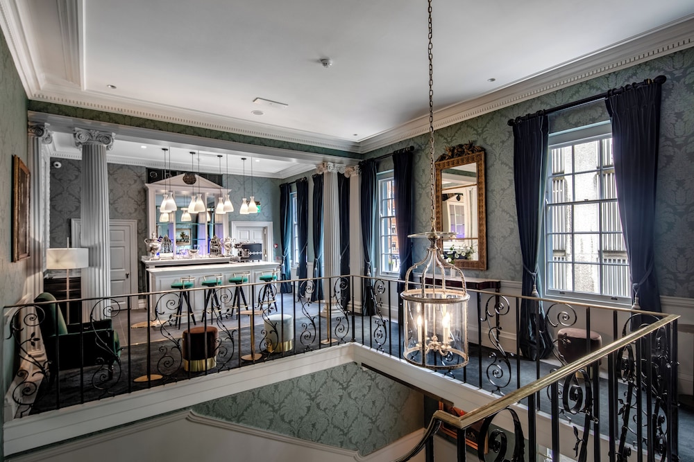 No 30 Knightsbridge 40/53