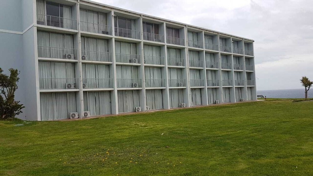 Wilderness Beach Hotel 10/65