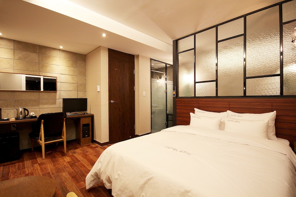 2Day Hotel 12/50