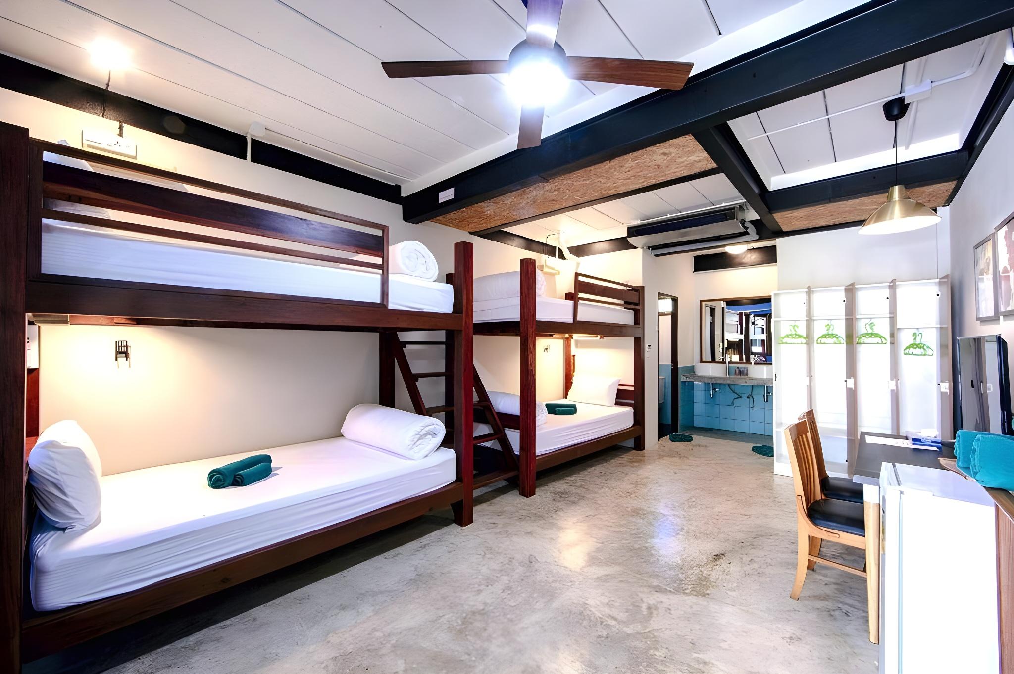 Stage, 4 Beds
