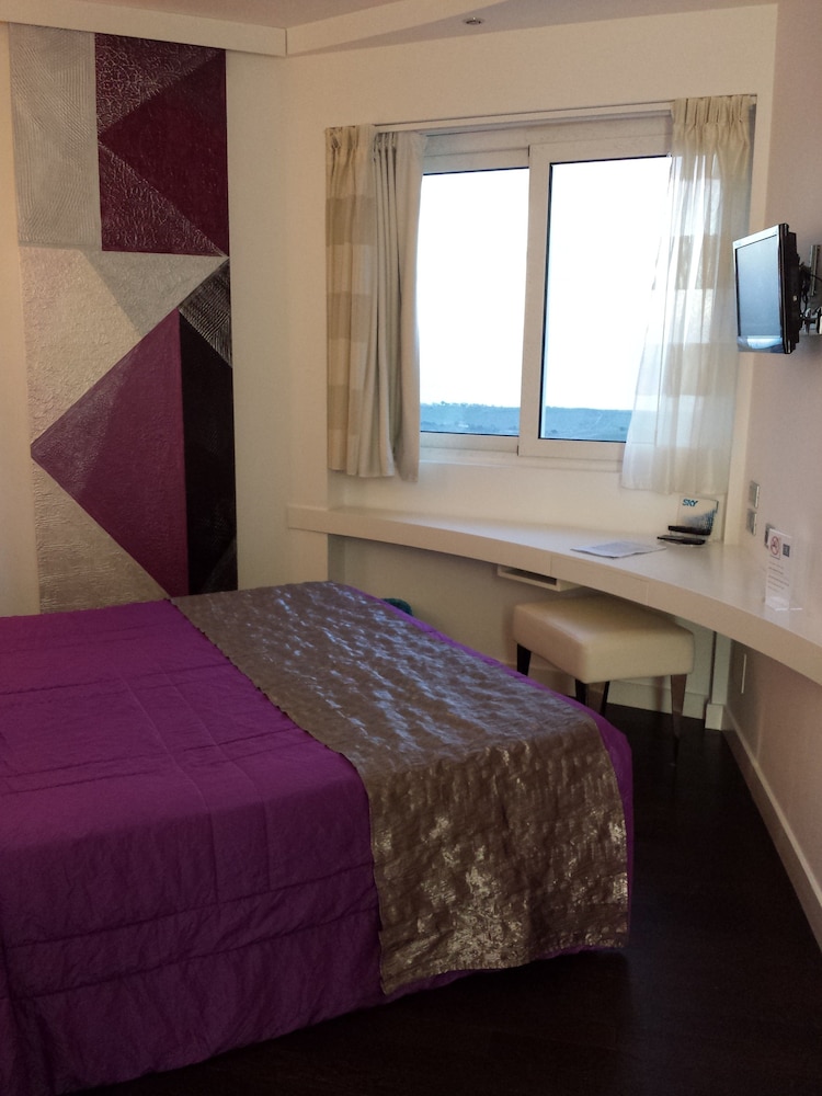Hotel Exclusive 16/84