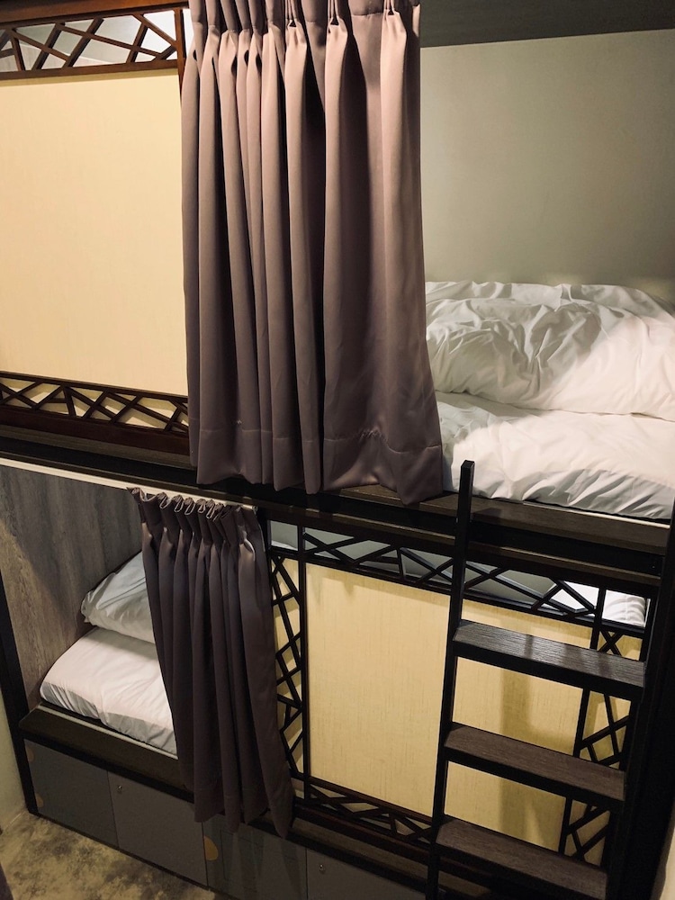 DAN Hostel 8/32