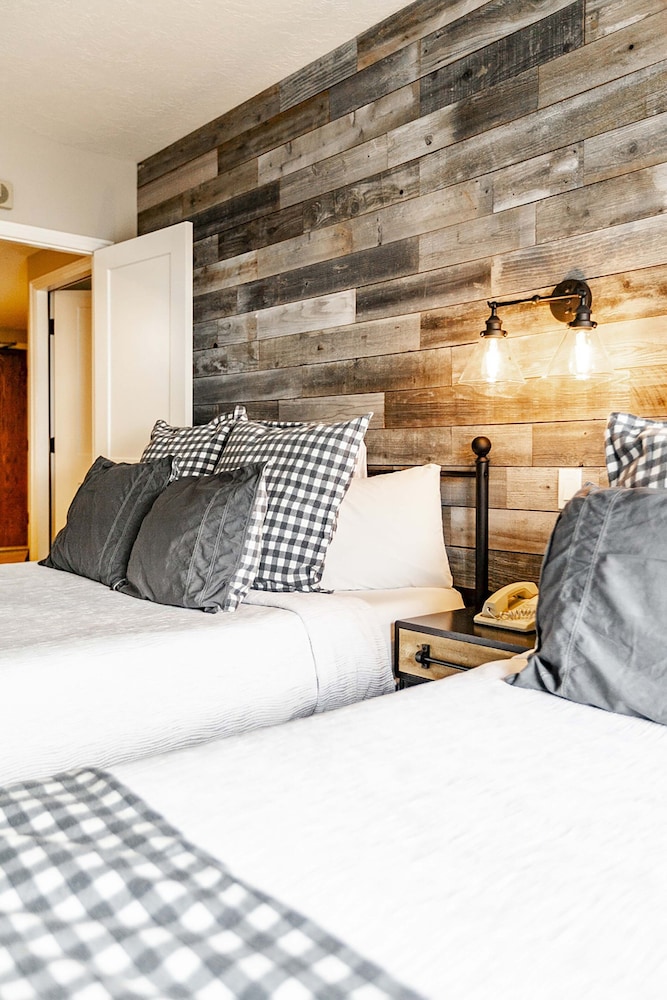 Shadow Ridge Resort Hotel By All Seasons Resort Lodging 25/77