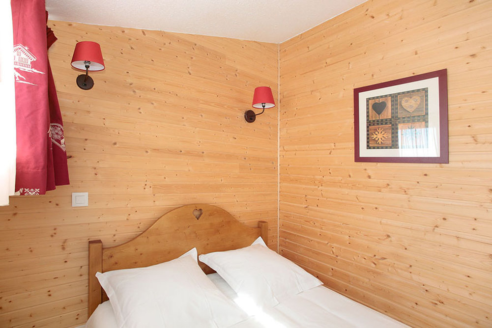 Room at PARK AND SUITES EVIAN LUGRIN, LUGRIN