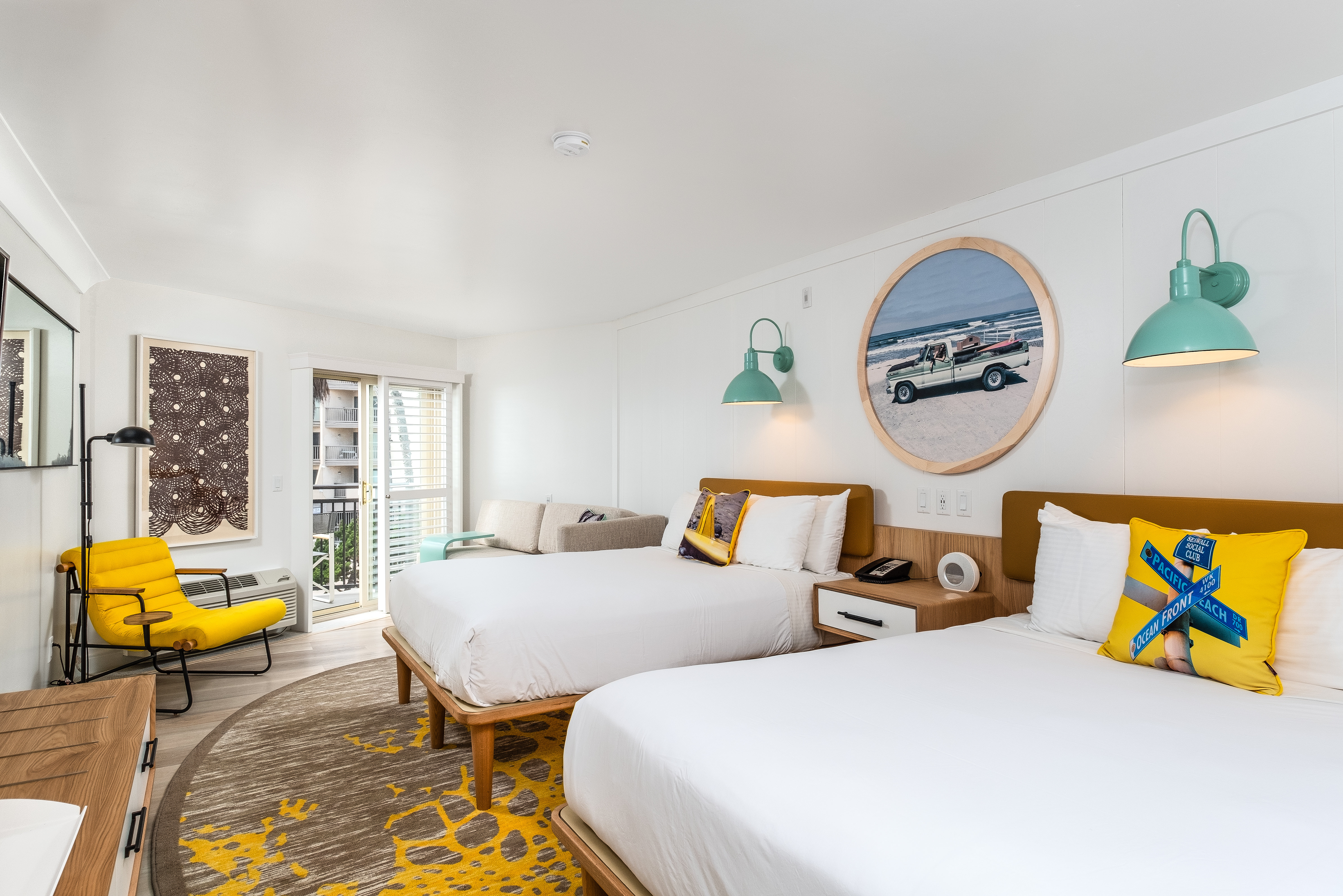 STANDARD, 2 QUEEN BEDS