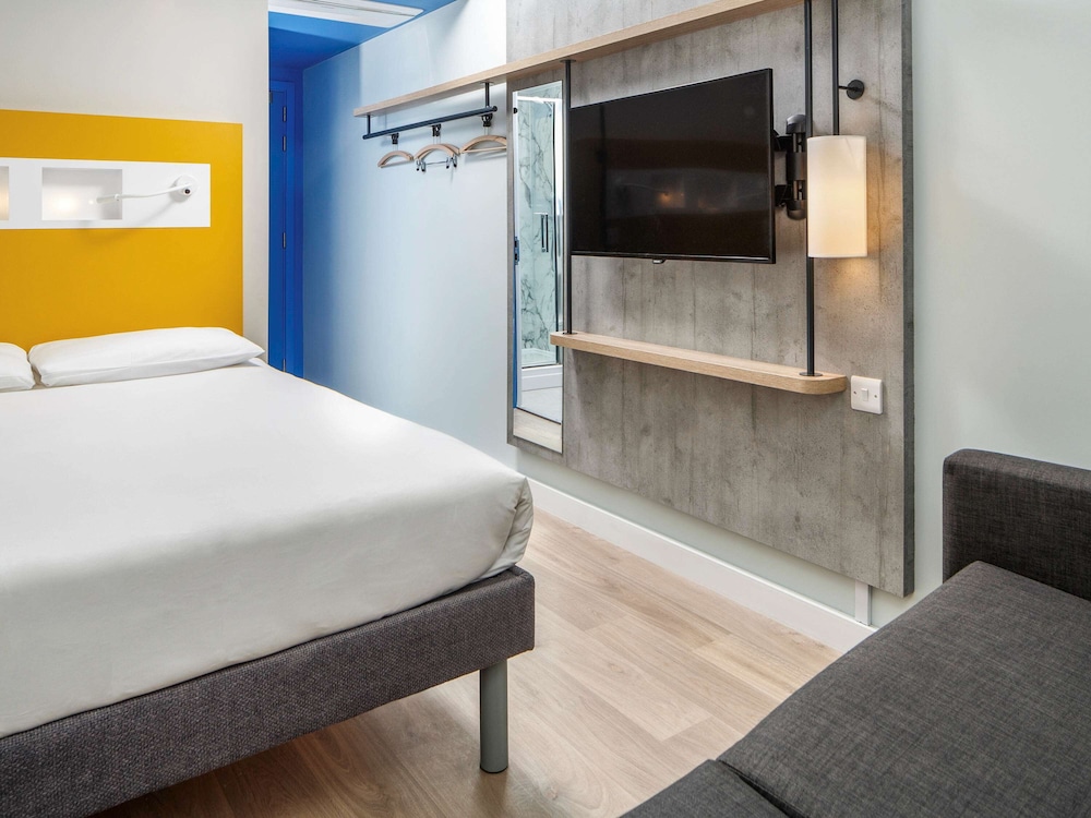 ibis budget Swindon 12/50