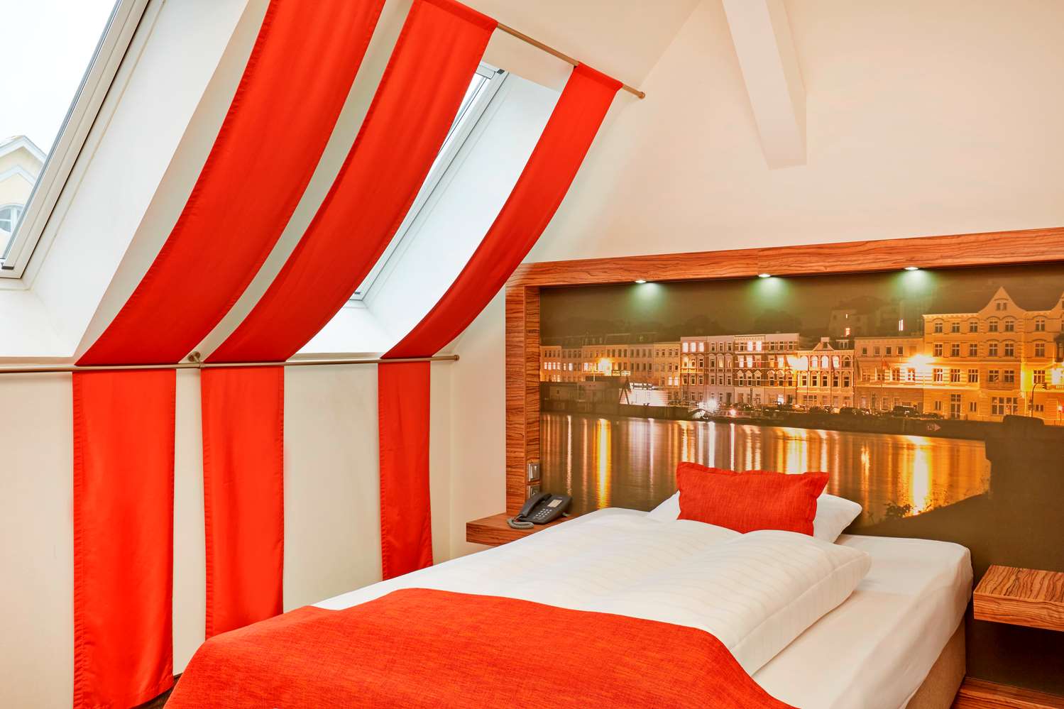 H+ HOTEL LUBECK 15/50