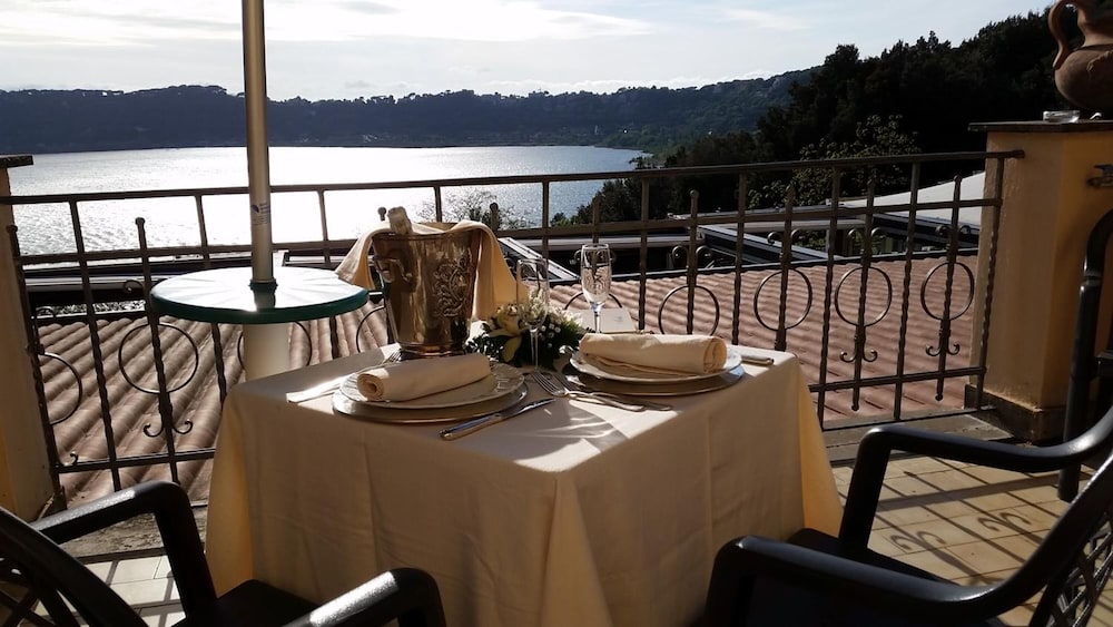 Hotel Villa Degli Angeli 34/57