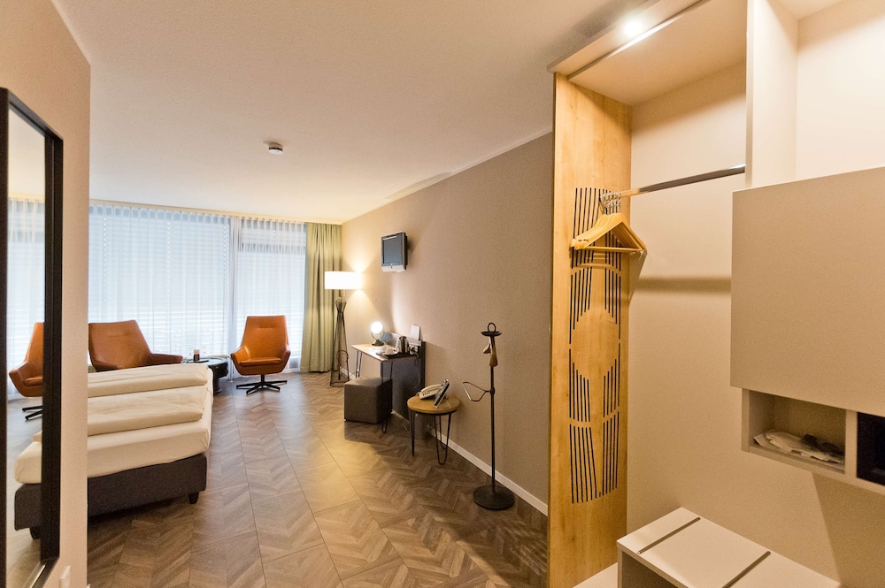 ANA Neotel, Trademark Collection by Wyndham 27/77