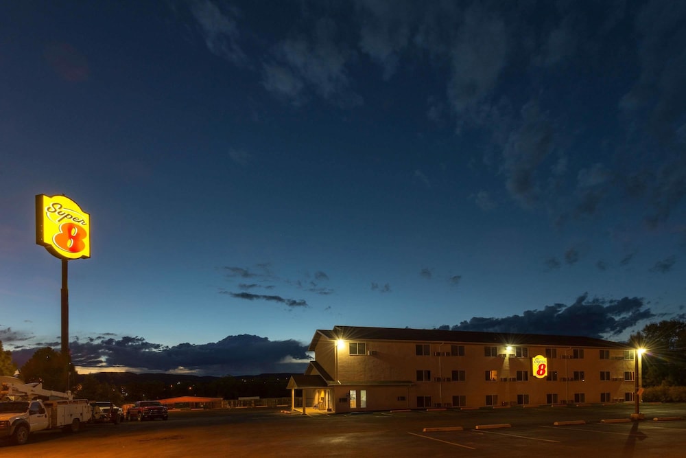 Super 8 By Wyndham Raton 22/25