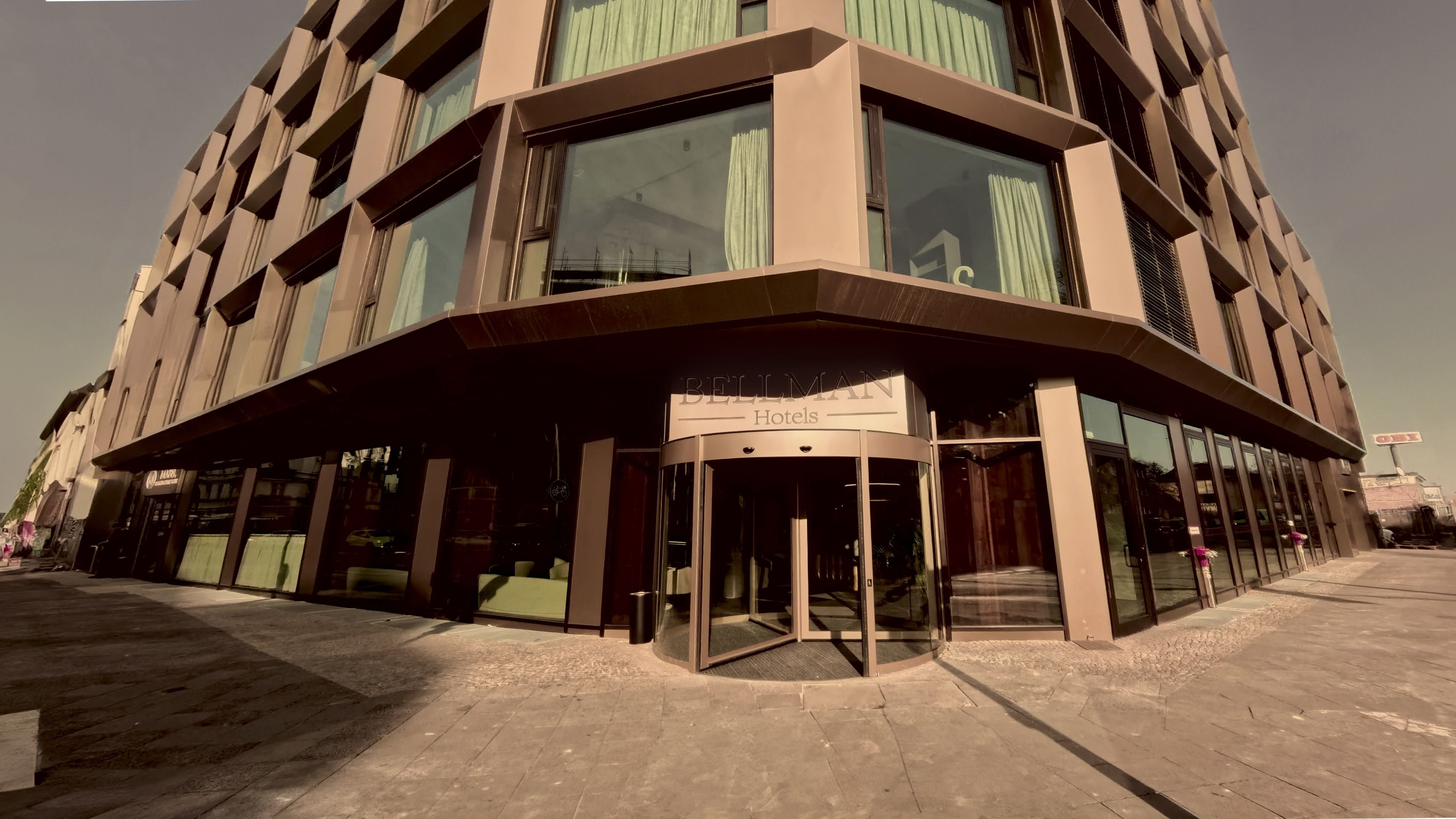 Bellman Hotel 2/38