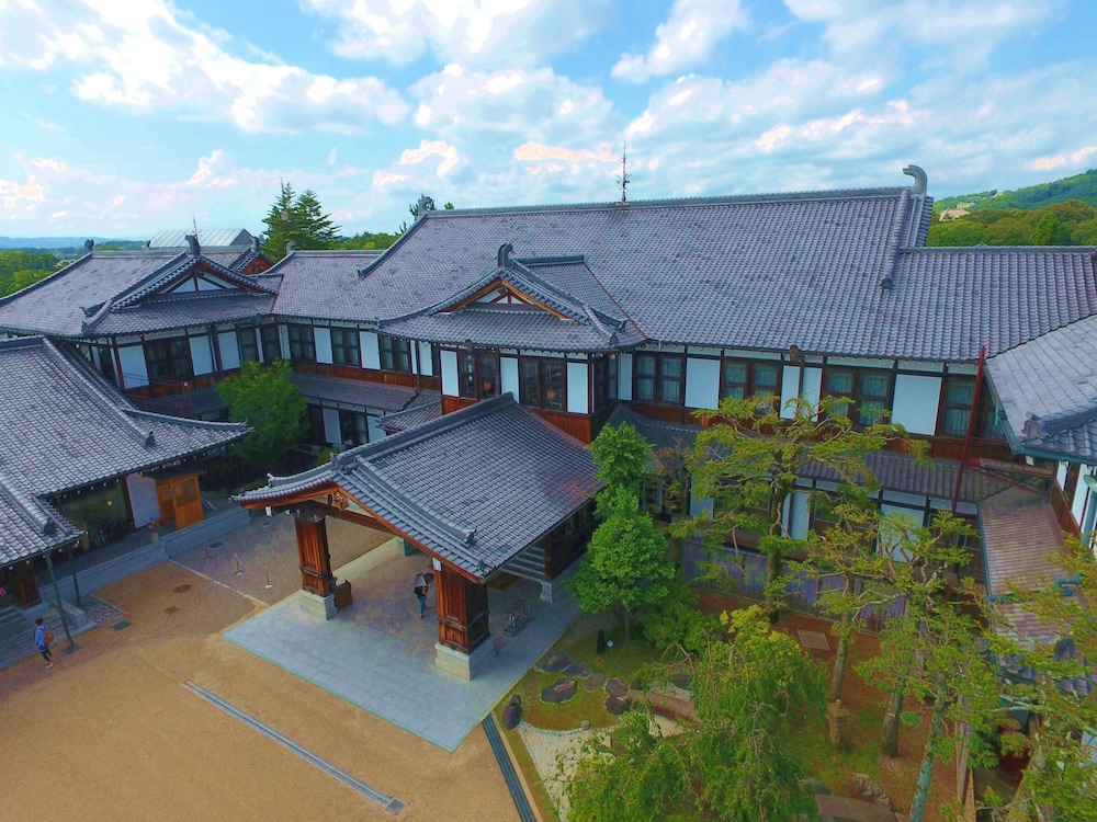 Nara Hotel 68/72