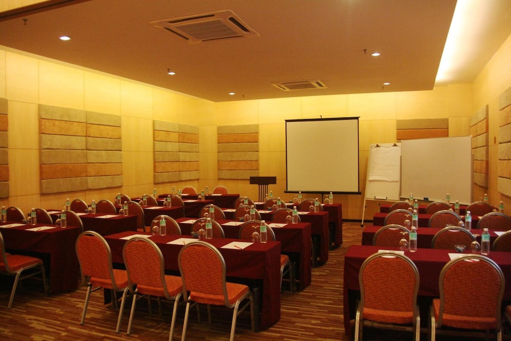 Ritz Garden Hotel Manjung 58/62