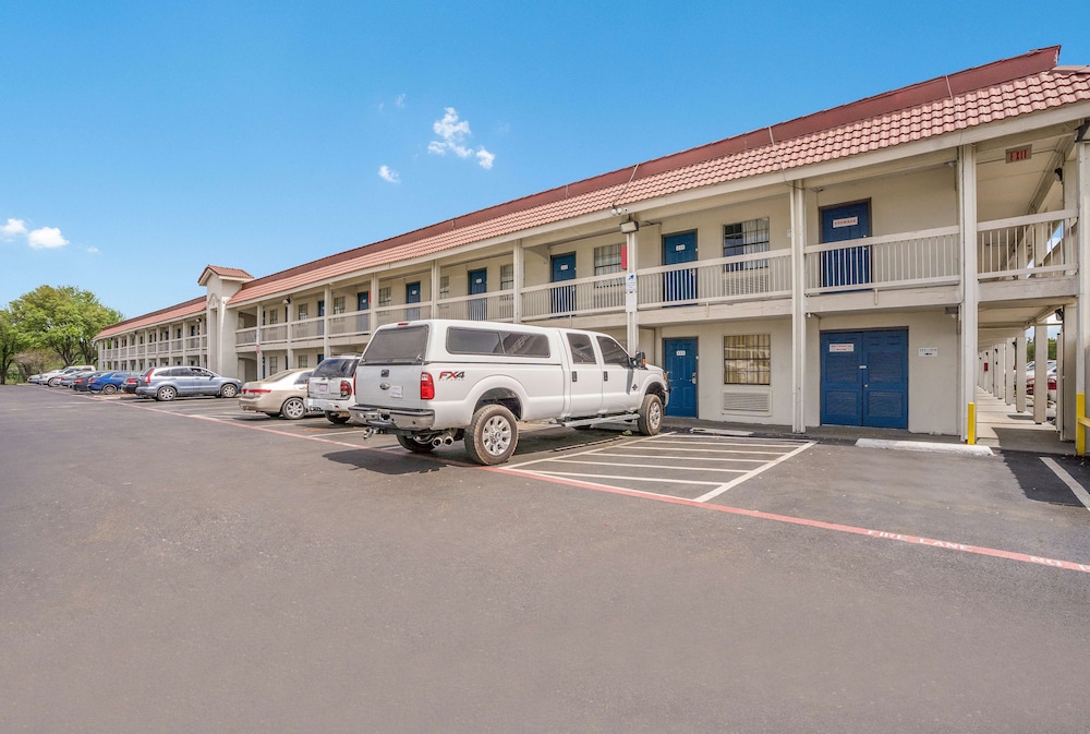 Motel6 Dallas, TX - Market Center 31/45