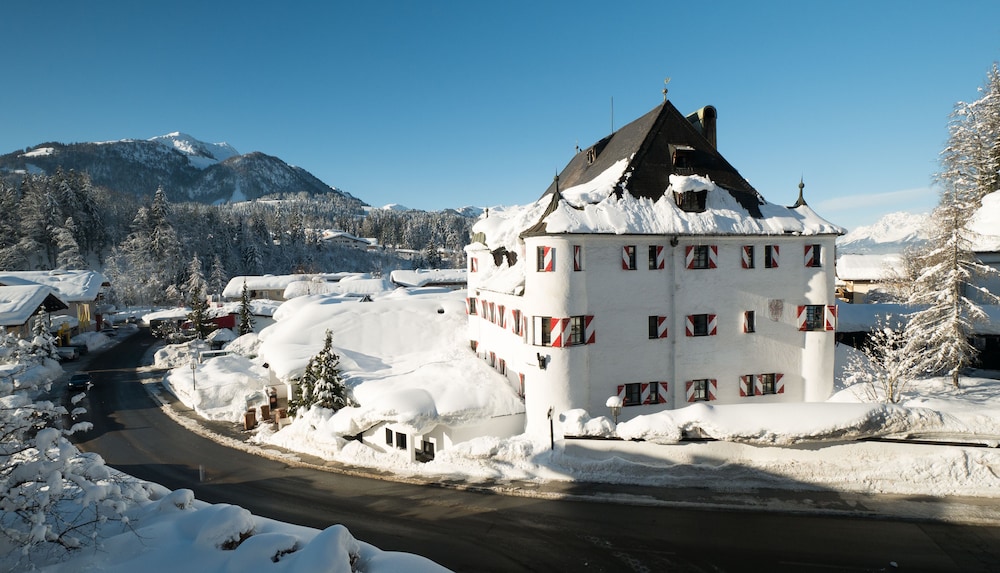 Family Hotel Schloss Rosenegg 60/64