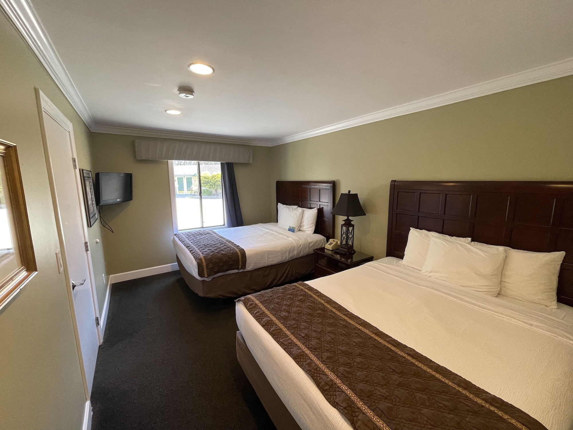 Mini, Suite, 2 Queen Beds, Living Area, Kitchen