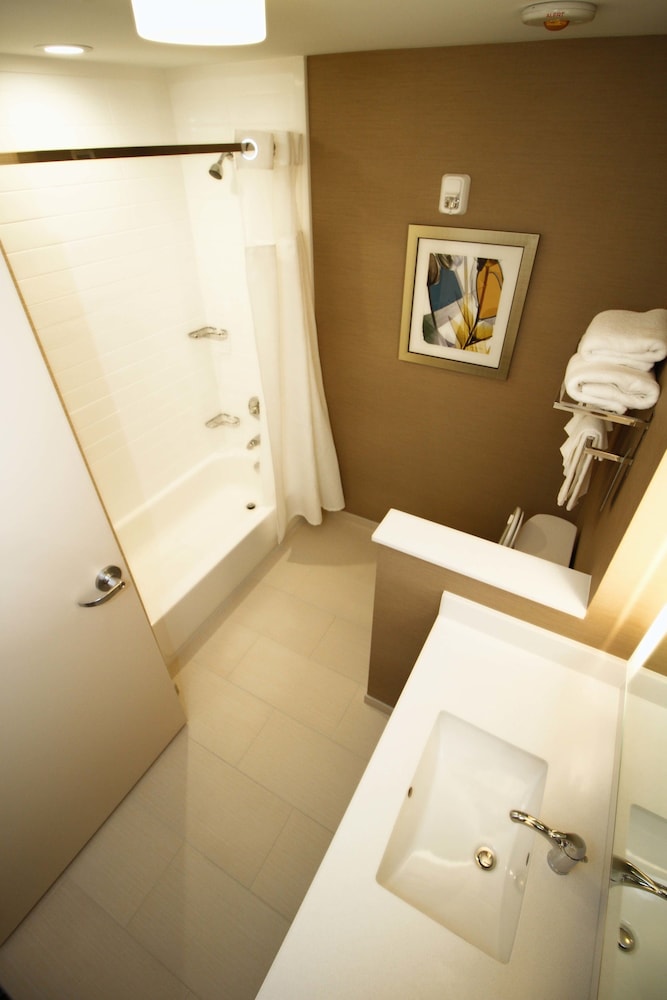 Fairfield Inn Suites London 7/35
